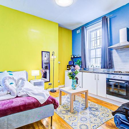 Studio With A Large Toilet And A Separate Room Budget Price Central London Exterior photo